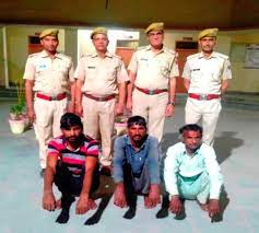 अपहरण और हत्या के 3 आरोपी गिरफ्तार:खेत की रखवाली कर रहे युवक की लाठियों से पीट-पीटकर कर दिया था मर्डर