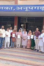 चिरंजीवी बीमा से वंचित परिवारों को दी बीमा पॉलिसी:भामाशाहों ने की मदद, 10 वार्डों को सौंपे प्रमाण पत्र
