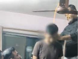 फांसी लगा रहा था युवक, पुलिस पहुंच गई:पुणे के युवक को फंदे से उतारा, नौकरी नहीं मिलने से डिप्रेशन में था