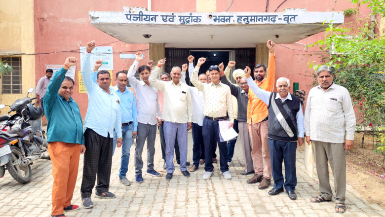 आनलाइन या आफ लाइन में से एक व्यवस्था हो लागू