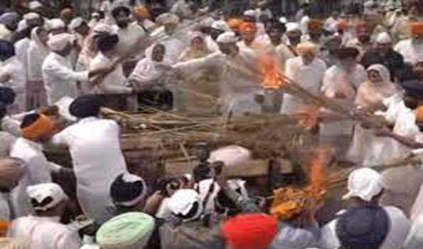 प्रकाश सिंह बादल पंचतत्व में विलीन, अंतिम समय में अनेक बड़ी शख्सियतें हुईं शामिल
