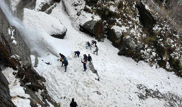नाथुला में हिमस्खलन से छह लोगों की मौत, 150 लोगों के फंसे होने की आशंका