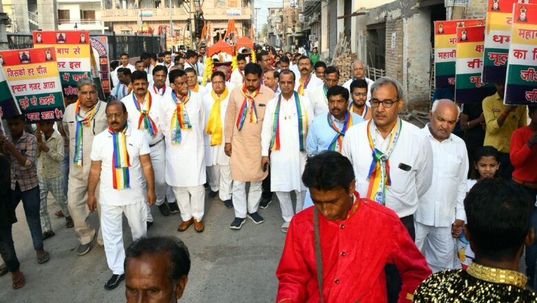 भगवान महावीर के सत्य, अहिंसा के मार्ग पर चलने का दिया संदेश