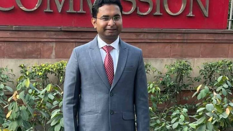 कचोरी की दुकान लगाते है पिता, बेटा सरकारी स्कूल में पढ़कर बना आईएएस