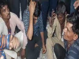 गौ तस्करी के शक में ट्रक ड्राइवरों को पीटा