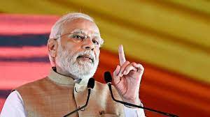 प्रधानमंत्री नरेंद्र मोदी की सभा में नाचते-गाते पहुंचे लोग