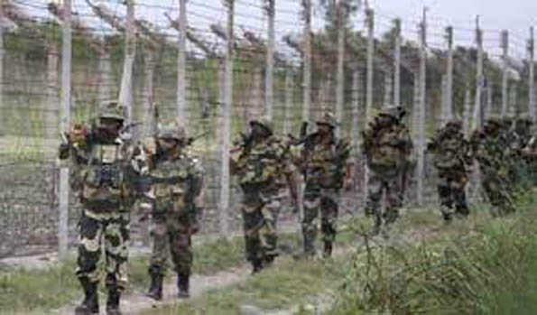 जम्मू-कश्मीर में 03 आतंकवादी गिरफ्तार, सेना का जवान घायल