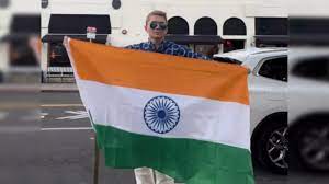 भारत से आकर दादा जी ने गलती की, पाकिस्तान जैसी कोई चीज नहीं… पाकिस्तानी मुस्लिम ने लहराया तिरंगा, छलका दर्द