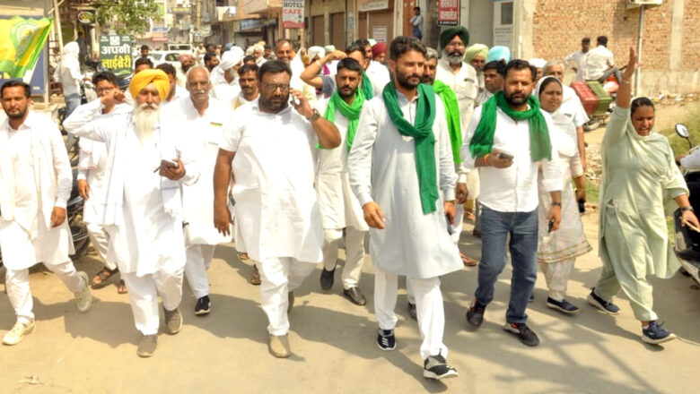 किसानों के समर्थन में दो घंटे बंद रहा जंक्शन का बाजार