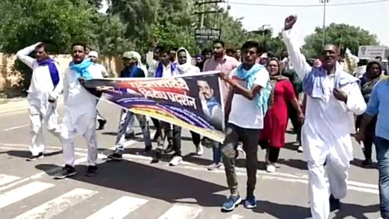 दलित-अल्पसंख्यक पर बढ़ते अत्याचार के खिलाफ किया प्रदर्शन