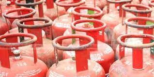 कॉमर्शियल गैस सिलेंडर सस्ता:आज से 84 रुपए कम देने होंगे; कंपनियों ने लगातार तीसरे महीने कम किए दाम