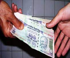 सहायक वनपाल तीस हजार रुपए रिश्वत लेते पकड़ा