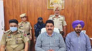 नशा तस्करी के मामले भगोड़ा घोषित हुई महिला तस्कर गिरफ्तार, भारी मात्रा में नशीला पदार्थ बरामद