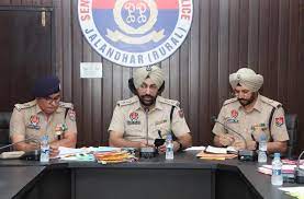 पुलिस के हाथ लगी बड़ी सफलता, करोड़ों की हेरोइन व महिला सहित 3 काबू