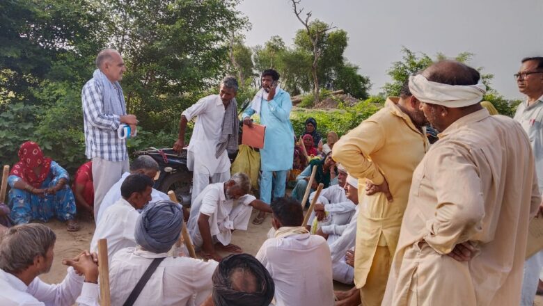 किसानों से संवाद कर चलाया हस्ताक्षर अभियान