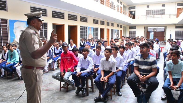 यातायात नियमों की पालना से बचा सकते हैं अपना-दूसरों का जीवन