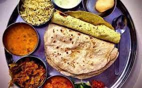 घटिया खाद्य पदार्थ बेचने पर दो दुकानदारों पर लगाया एक लाख का जुमार्ना