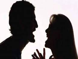 मां-बाप को छोड़कर चलो अलग रहें, पत्नी की ऐसी जिद पति पर क्रूरता: हाई कोर्ट ने मंजूर किया तलाक