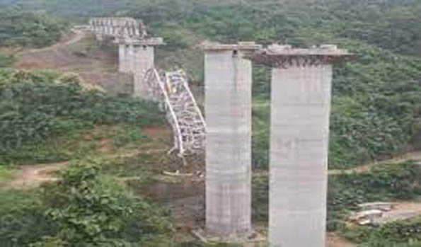 मिजोरम में रेलवे ओवर ब्रिज ढहने से 17 लोगों की मौत