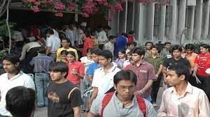 सरकारी नौकरी: रेलवे में 2.4 लाख से ज्यादा पदों पर होगी भर्ती