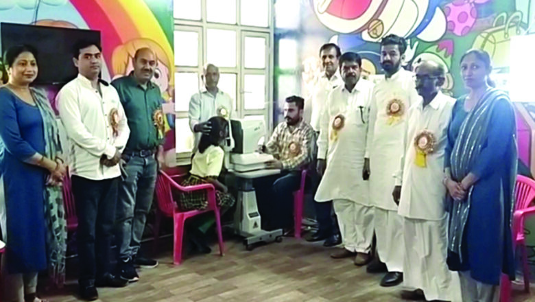 शिविर में करीब 400 बच्चों की आंखों की जांच