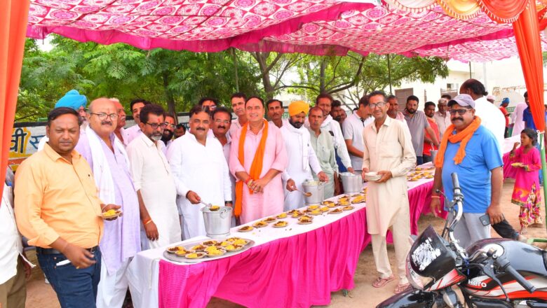 भद्रकाली विकास सेवा समिति ने लगाया भण्डारा