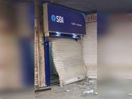 गाड़ी से उखाड़ा एटीएम…और उसमें ही ले गए बदमाश, भरे थे 35 लाख रुपए